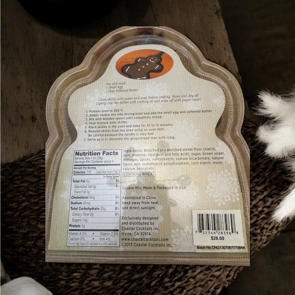 Indulge Cast Iron Gingerbread Man Cookie Mold Skillet NEW in Package 2013 - Picture 4 of 4